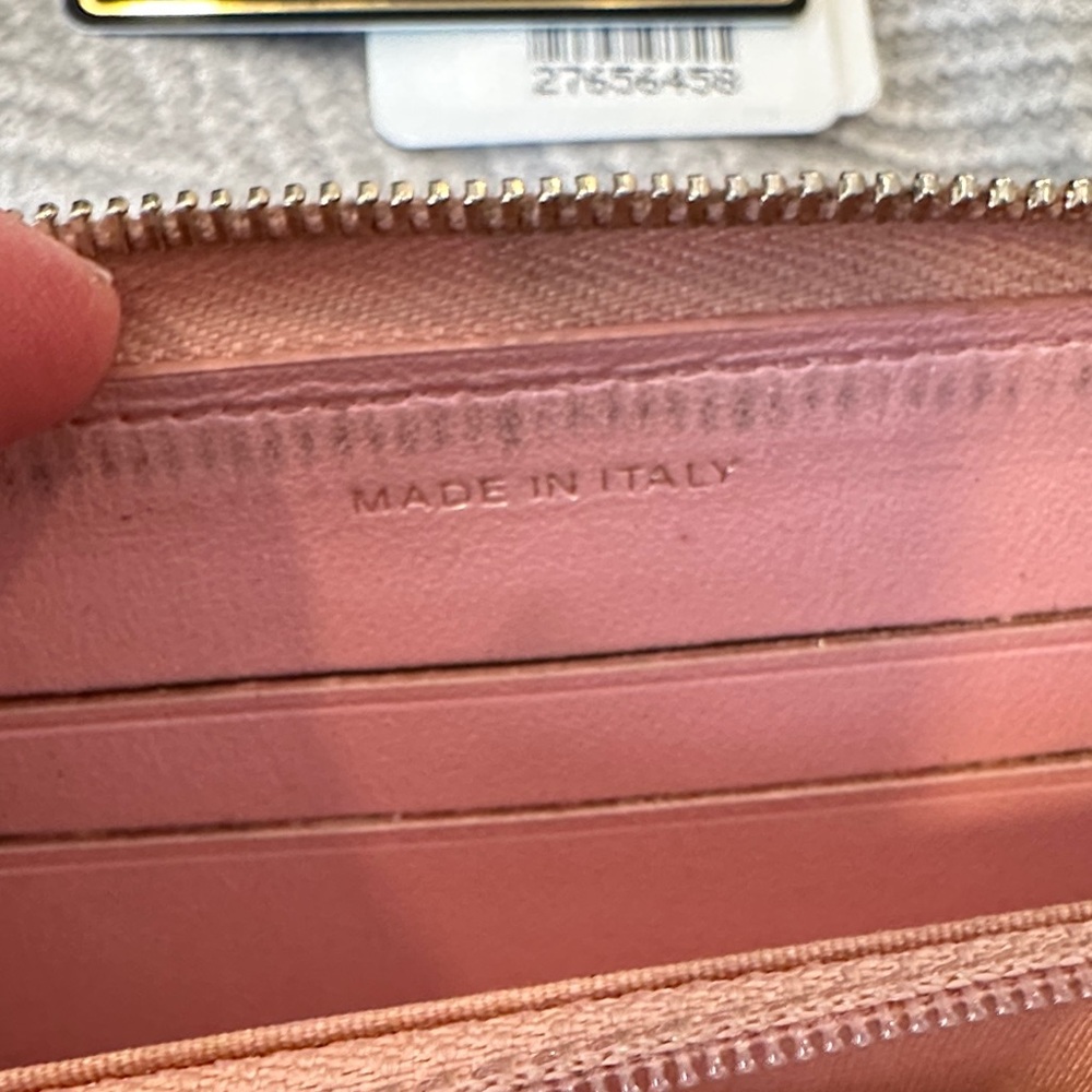CHANEL Metallic Pink Quilted Card Holder - Picture 4 of 8
